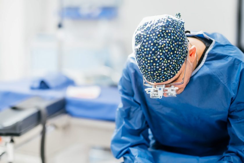 Young male surgeon getting ready for first operation. Cardiac specialist doctor getting ready for transplant Optimized by JPEGmini 3.13.0.8 0xb2dd81a6